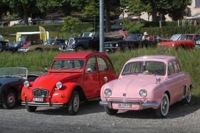 Zwei französische Klassiker - Renault Dauphine und Citroën 2 CV (Ente) - Albisgütli Classic Cars & Bikes August 2022