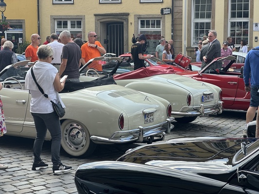 Zwei frühe Modelle – 70 Jahre VW Karmann-Ghia