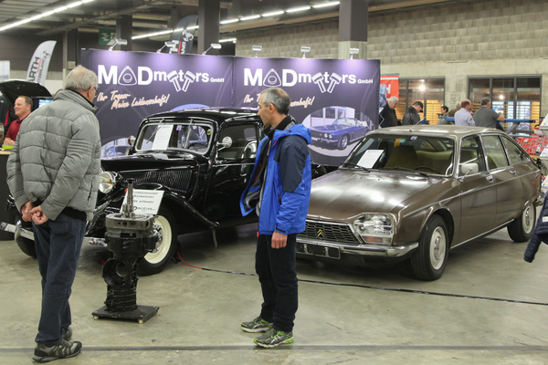 Bild Zwei revolutionäre Citroën nebeneinander - links Légère, rechts GS Birotor mit Wankelmotor - Oldtimermesse St. Gallen am 30. Oktober 2016