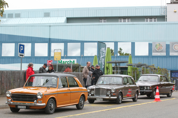 Zweimal ADO16 - vorne Morris 1300 GT, hinten Vanden Plas Princess 1300 - Oldtimertreffen 50 Jahre Autobahnraststätte Würenlos 2022