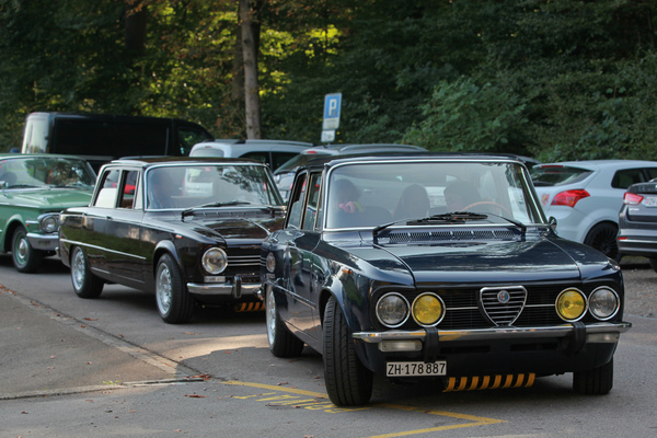 Zweimal Alfa Romeo Giuila beim Warten vor dem Eingang - Dolder Classics September 2020