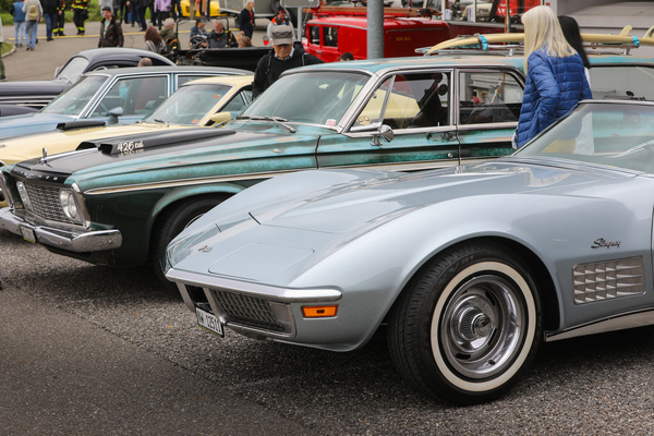 Zweimal Amerikaner, einmal mit viel Patina (Plymouth), einmal fast im Neuwagenzustand (Corvette C3) - FNA Jahrestreffen 2025