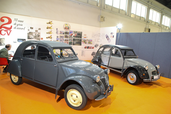Two Citroën Deux Chevaux (2 CV) - one early variant, one Charleston duck - Auto e Moto d'Epoca in Padua 2018