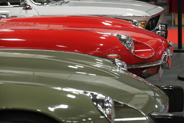 Zweimal E-Type und einmal BMW - Motorworld Classics Berlin 2019