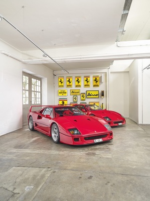Bild: Zweimal Ferrari F40 in den Räumen von Niki Hasler