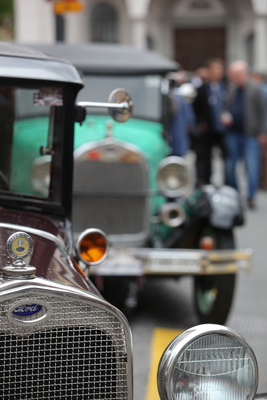 Zweimal Ford A, einem der am häufigsten anzutreffenden Klassiker in Sarnen - Oldtimer in Obwalden O-iO 2016