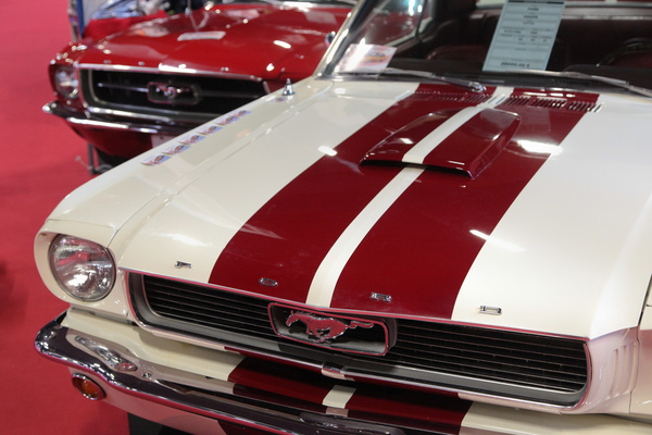 Zweimal Ford Mustang - Rétromobile Paris 2019