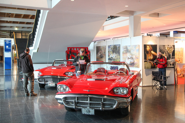 Zweimal Ford Thunderbird aus der "Square"-Epoche - Motorworld Classics Bodensee 2022