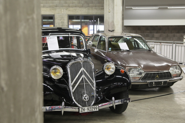 Zweimal Frontantrieb von Citroën, links konventionell mit Schüttelhuber, rechts mit Wankelmotor - Oldtimermesse St. Gallen am 30. Oktober 2016