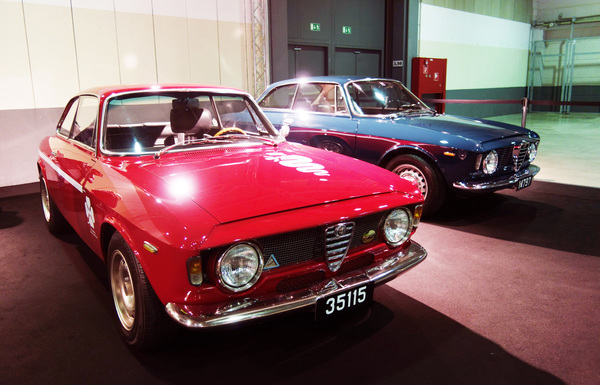 Bild Zweimal Kantenhaube - Alfa Romeo Giulia Sprint (Autojumble Luxemburg-Stadt 2018)