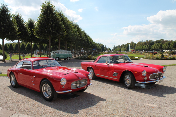 Image: Two Maserati sports cars from the fifties/sixties in red at the Concours d'Elégance Classic Gala Schwetzingen