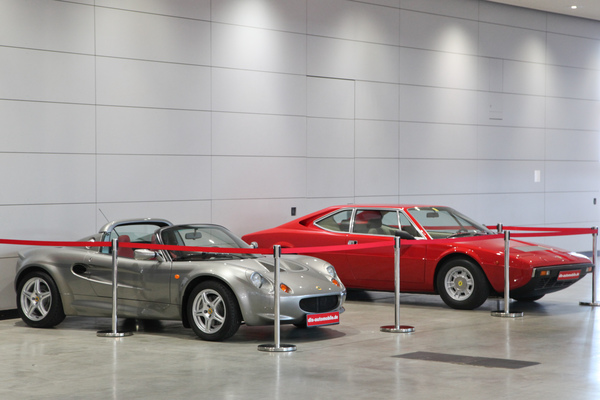 Zweimal Mittelmotor aus den Siebziger- und Neunzigerjahren - Lotus Elise und Dino 308 GT4 - Retro Classics Stuttgart 2017