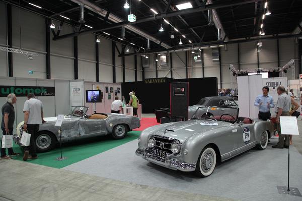 Bild Zweimal Nash Healey bei Scuderia Classiche - der rechts ist umfangreich restauriert - Swiss Classic World Luzern 2017