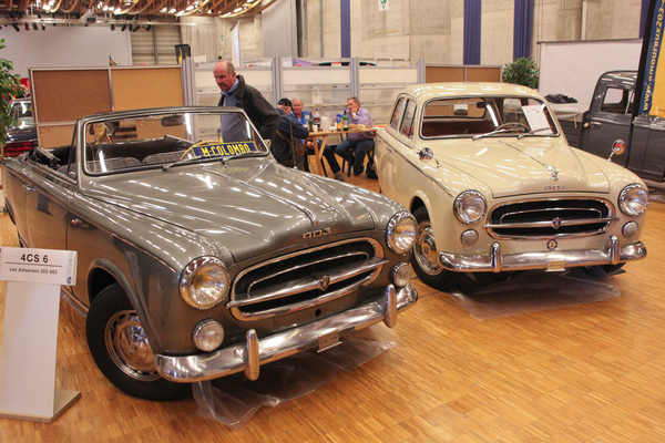 Zweimal Peugeot 403 auf dem Clubstand - OTM Fribourg 2015