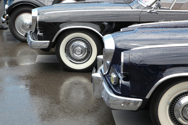 Zweimal Studebaker als Klassiker zu verkaufen auf dem Aussengelände - Swiss Classic World Luzern 2019