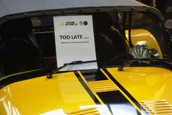 Zweisprachige Verkaufsnotiz mit Glückwünschen an den neuen Besitzer – Classic Car Show Brussels 2022