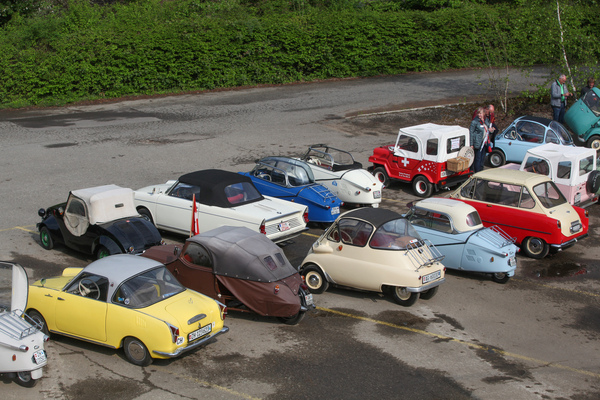 Zwischen Isetta, Messerschmitt und Co gibt es auch ein Goggomobil Coupé oder eine Velorex 16/250 von 1960 sowie einen Zündapp Janus von 1957 zu entdecken - 12. Internationales Microcar Treffen Wohlen 2022