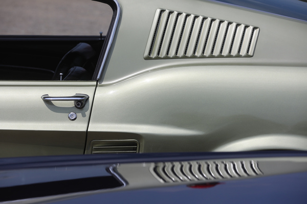 Zwölf Luftschlitze kennzeichnen den Fastback der Jahrgänge 1967 und 1968, ... - 8. Mustang & Shelby Meeting 2024