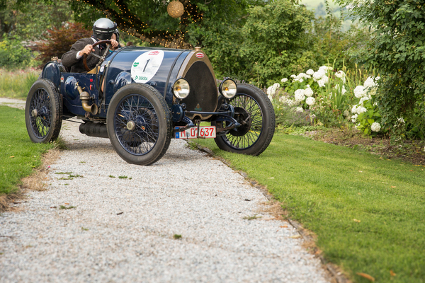 … "a Busserl“ und auf die späte Taufe des T30, ...