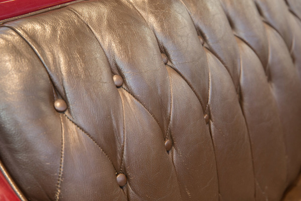 … aber auch damals liess man sich schon auf echtem Leder nieder.