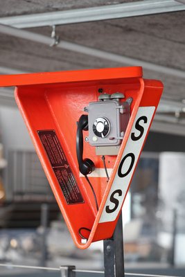 als noch nicht jeder ein Handy hatte brauchte es Notrufsäulen - Sonderausstellung "Gotthard" im Pantheon 2016