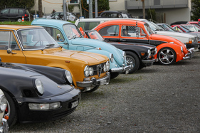 ...bevorzugen die Europäer knalligere Farben – Albisgütli Classic Cars & Bikes 2024