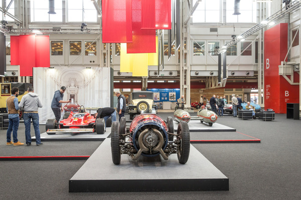 … bringt eine völlig neue Hallen-Architektur, welche mit ihren Säulen ...