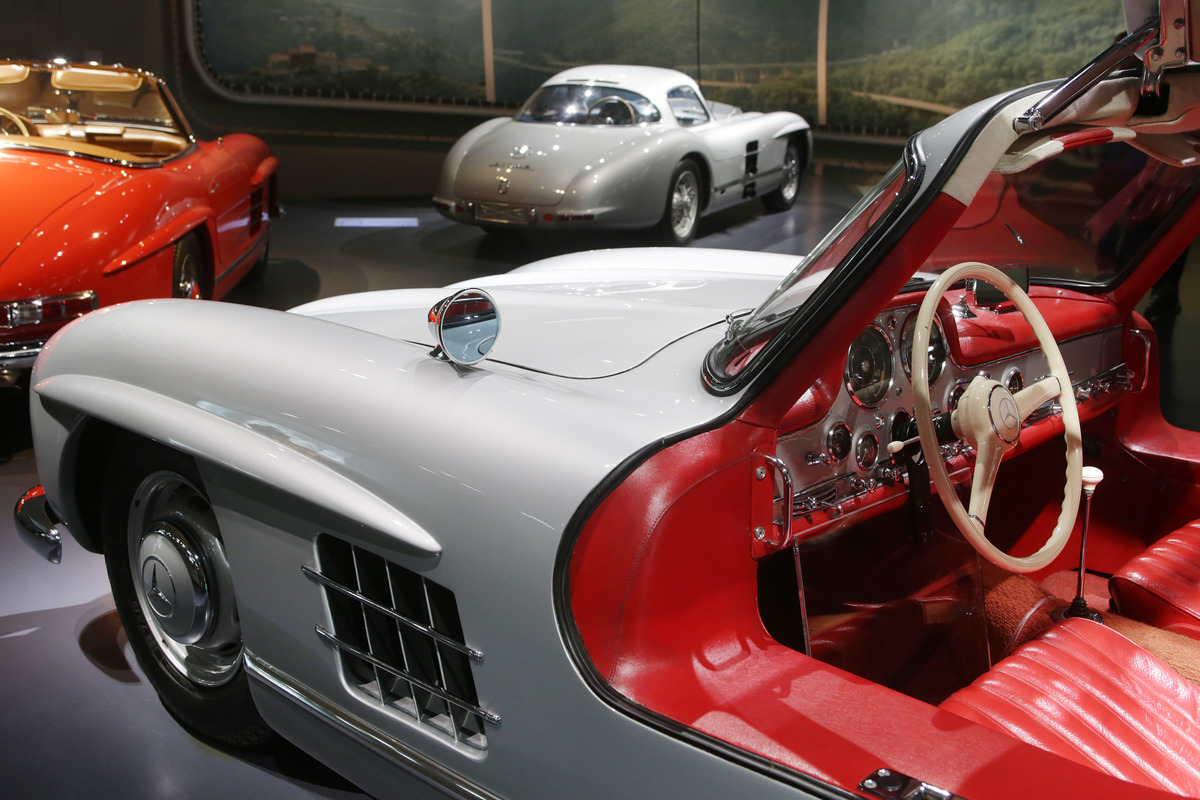 das Lenkrad des Flügeltürers war hochklappbar, um das Einsteigen zu erleichtern -  Mercedes Benz 300 SL
