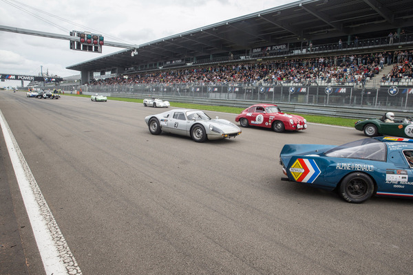 … das richtige Auto fassen und dann bloss schnell weg, ...