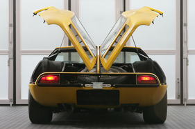 de Tomaso Mangusta (1970) - Heckansicht mit geöffneten Schmetterlingshecktüren