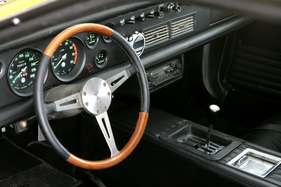 de Tomaso Mangusta (1970) - Offene Schaltkulisse - der erste Gang sitzt hinten links