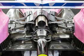 … dem Force India VJM10 von 2017 entwich die Luft gezielt in eine aerodynamische Luftleithilfe.