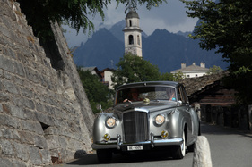 der Oldtimer-Kulturreisen-Bentley auf der Fahrt von Solgio nach Sils-Baselgia