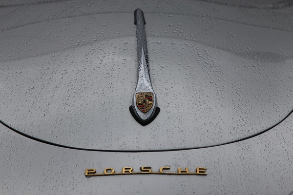 Image: The rain did not dampen the joy - Porsche Classic Day 2012