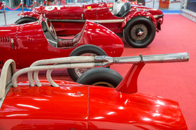 … der Stanguellini Junior hoch oben, …