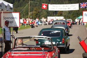 der Stau war dieses Mal kaum mehr existent, der Eintritt ins BCM lief problemlos ab - British Car Meeting 2015 in Mollis der Stau war dieses Mal kaum mehr existent, der Eintritt ins BCM lief problemlos ab - British Car Meeting 2015 in Mollis