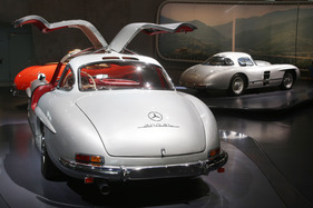 der berühmteste Flügeltürer, aber weder der erste noch der schnellste -  Mercedes Benz 300 SL