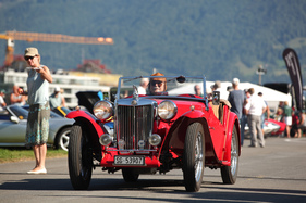 die Lederkappe im MG schützt auch vor zuviel Sonne - British Car Meeting 2015 in Mollis
