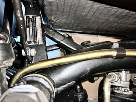 ... die aktuelle Chassisnummer desselben Fahrzeugs, nunmehr im Besitz eines Bayern, der es zuletzt von Kienle kaufte. Was die Frage provoziert, inwieweit dieser 300 SL zwischen den beiden Kienle-Kunden verändert wurde