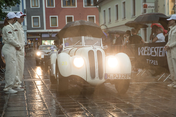 … die ganzen Cabrio-Fahrer so richtig nass machte.