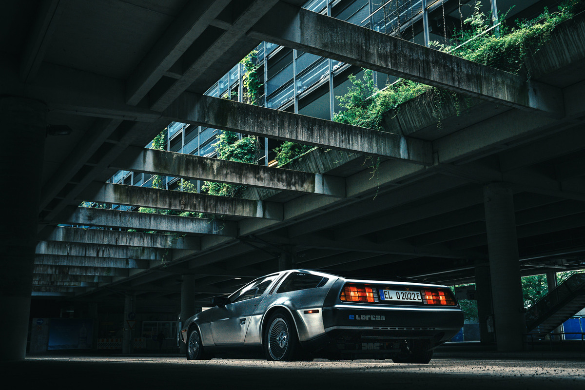 e-Lorean - electrically powered DeLorean DMC-12 with innovative technology approaches on board