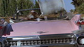 eine Viertelmillion USD beginnt sich hier zu verflüchtigen - im Film "Pink Cadillac" von 1989