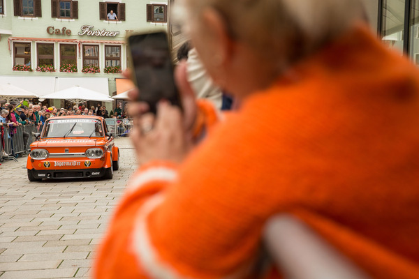 ... farblich angepasst, hielten unter allen Umständen ...