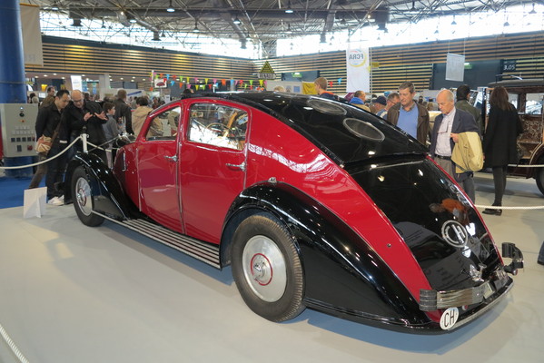 Bild französischer Autoklassiker Voisin C25 Berline Aérodyne aus dem Jahr 1935 mit Schweizer Vergangenheit - an der Messe Epoqu’Auto in Lyon im November 2013