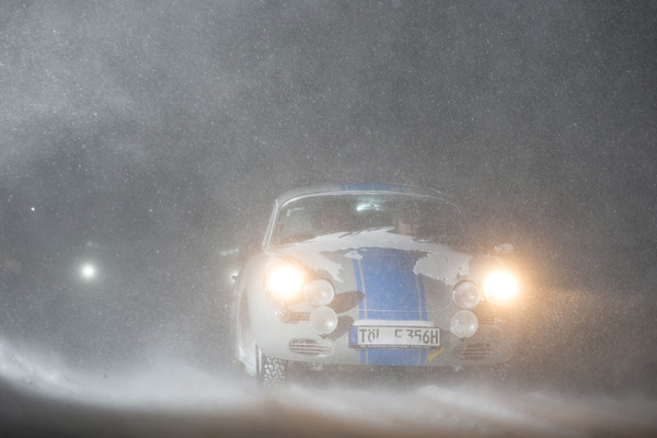 … führten zu zeitweisem Stillstand an Ort und Stelle, da sich die Sichtbedingungen …