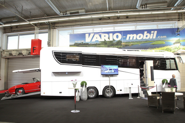 ... für ein wahrlich oppulentes Wohnmobil mit eingebauter Garage - IAA Heritage by Motorworld 2019