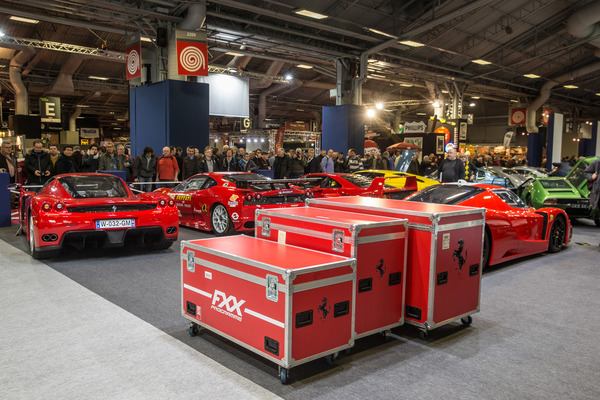 … für etwas weniger Geld beim Kauf eines Ferrari FXX gibt es noch diverse Kisten Computer-Elektronik, um das Ding überhaupt in Gang zu bringen.