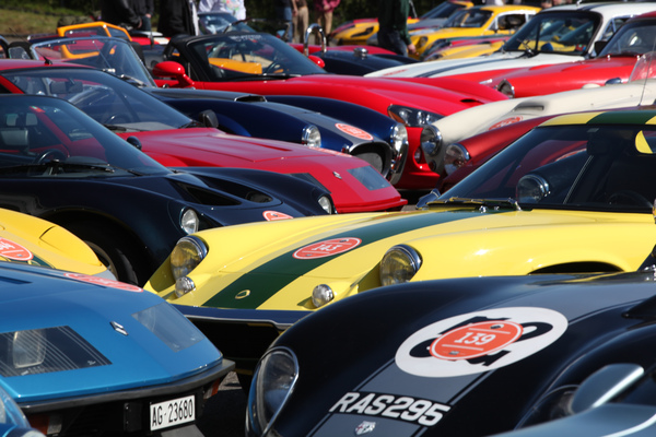 Bild: ganz schön bunt - Plastikautos sind meist auch farbige Geschöpfe - Kunststoffauto-Treffen Fantastic Plastic 2014