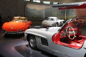 heute über eine Million Euro wert, damals schon so teuer wie ein Einfamilienhaus -  Mercedes Benz 300 SL Flügeltürer