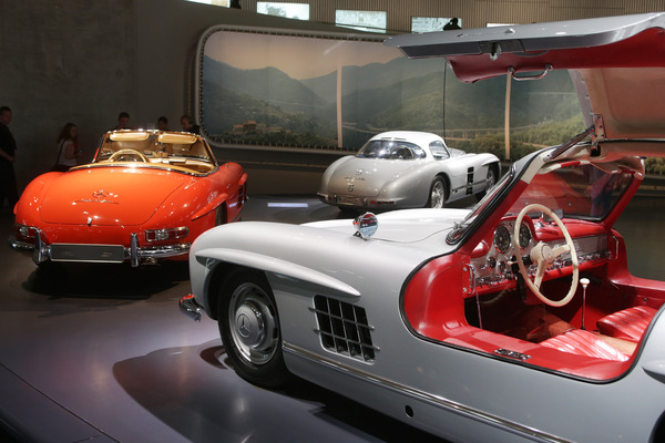 heute über eine Million Euro wert, damals schon so teuer wie ein Einfamilienhaus - Mercedes Benz 300 SL Flügeltürer